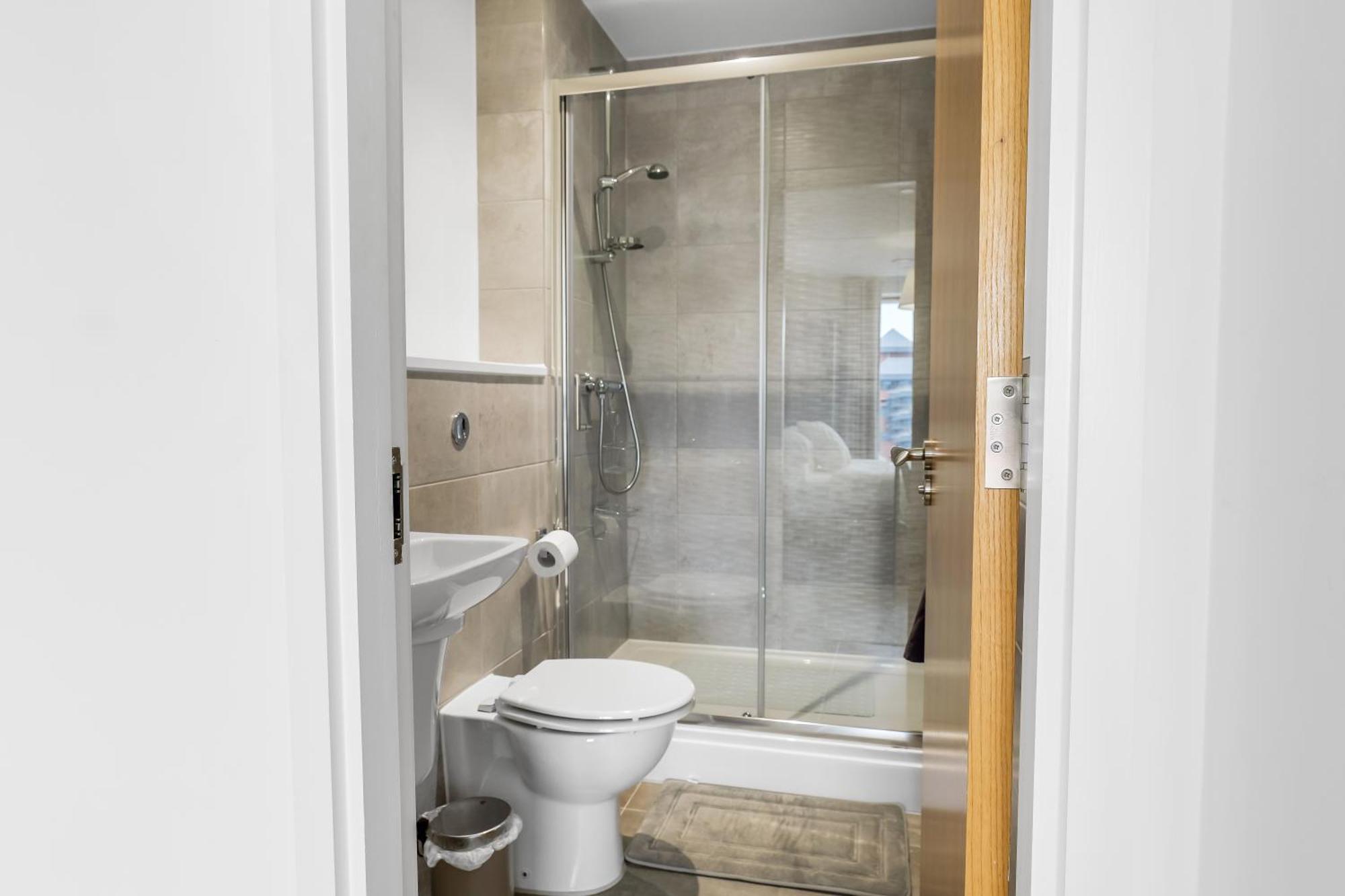 High Rise 2 Bedroom & 2 Bath Apartment With Parking, Balcony & Amazing View Manchester Extérieur photo