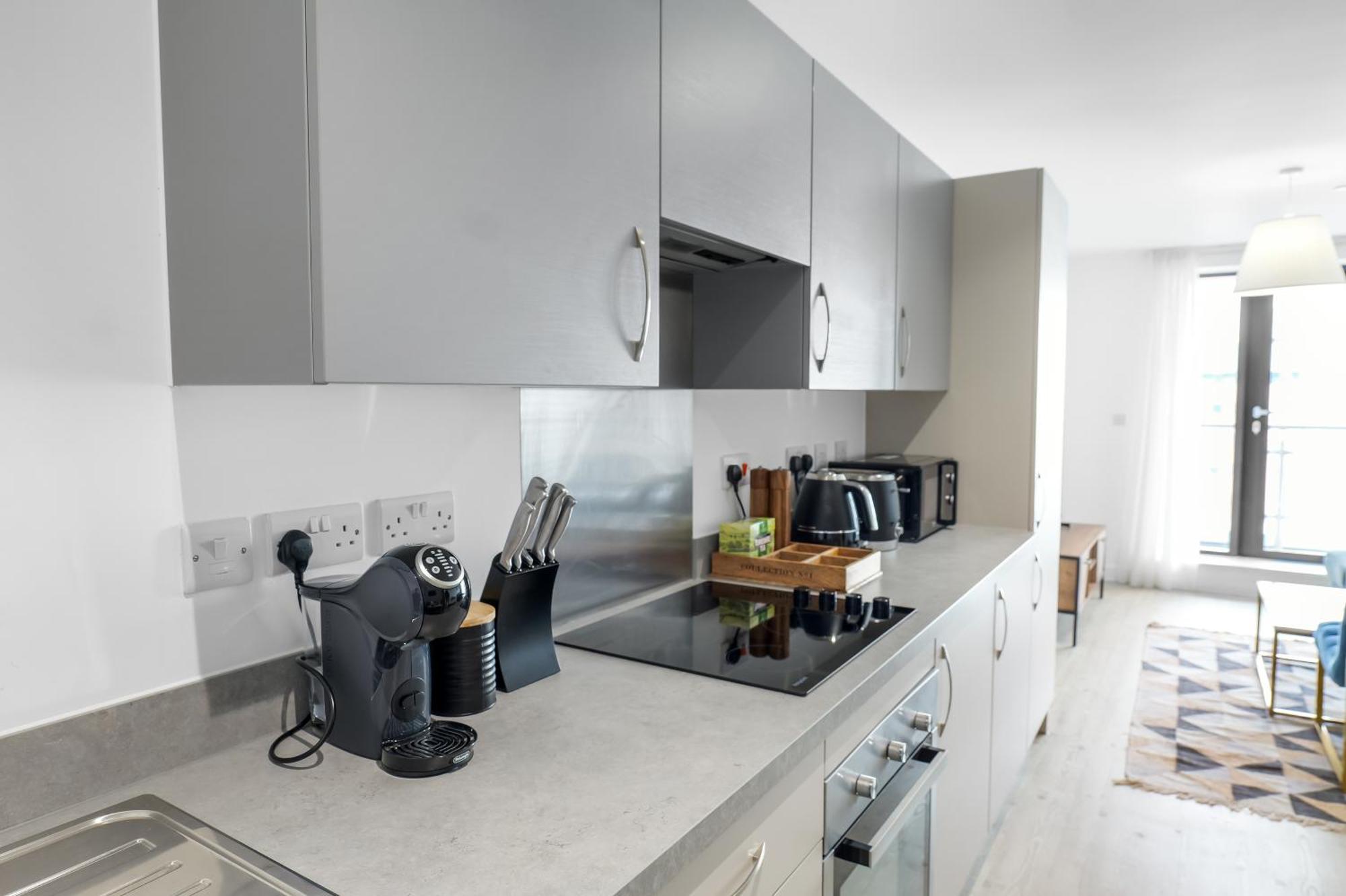 High Rise 2 Bedroom & 2 Bath Apartment With Parking, Balcony & Amazing View Manchester Extérieur photo